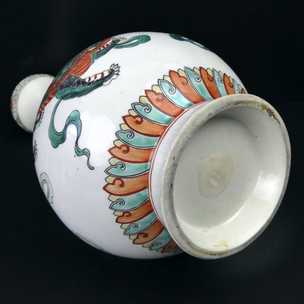 Vase chinois 3 lions gardiens Shi en porcelaine ancienne piriforme (dessous 3/4)