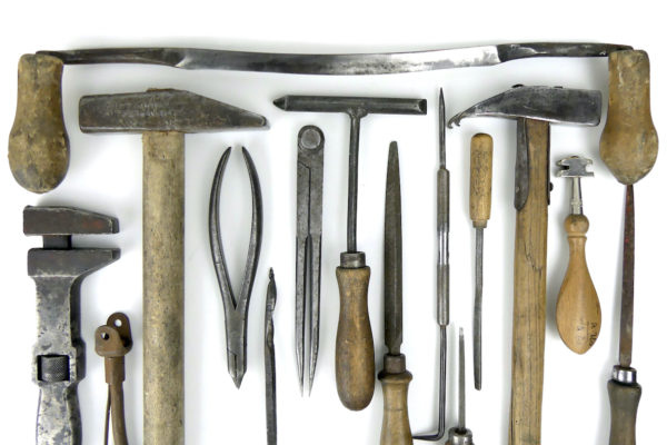 Caisse à outils de menuisier des années 50 Outils anciens de menuiserie (détail)
