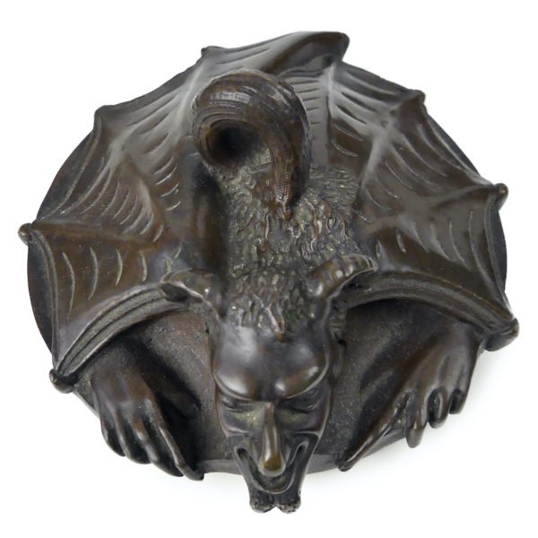 Marmite du diable en bronze patiné et marbre rouge Pot à tabac ancien XIXe (dessus)