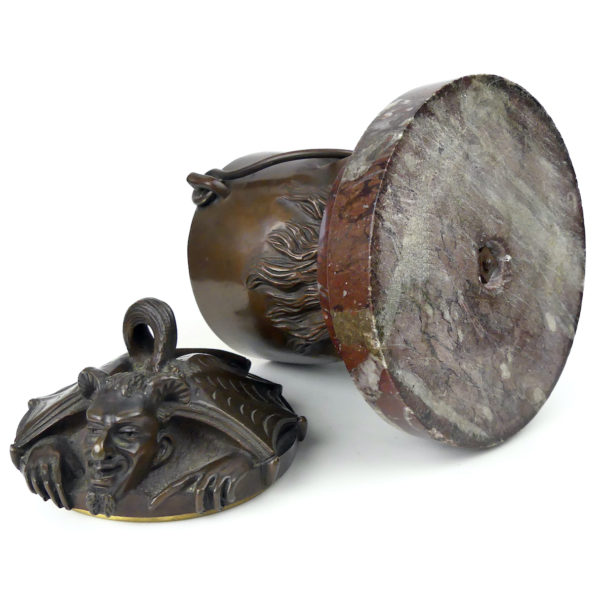 Marmite du diable en bronze patiné et marbre rouge Pot à tabac ancien XIXe (dessous 3/4)