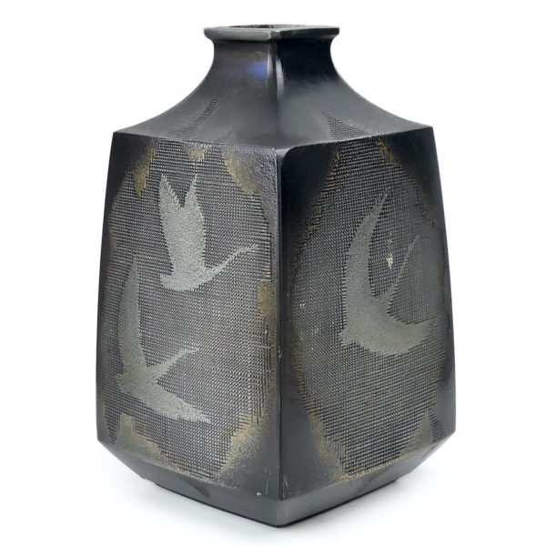 Vase japonais en métal texturé gris argenté de forme balustre à décor d’oiseaux (3/4)