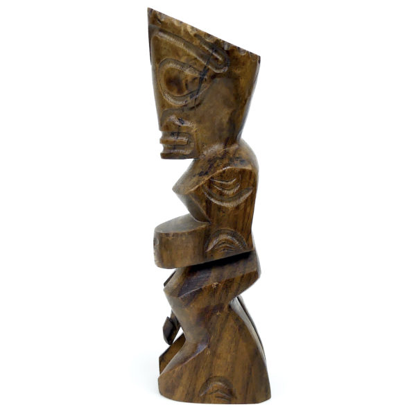 Petit tiki polynésien ancien en bois précieux à belle patine brune (profil)
