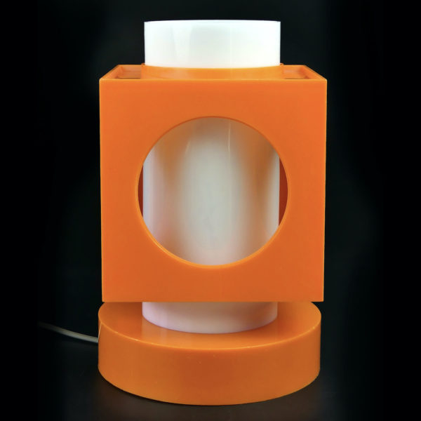 Lampe cubique Space Age en plastique orange et blanc Pop des années 70 (face)