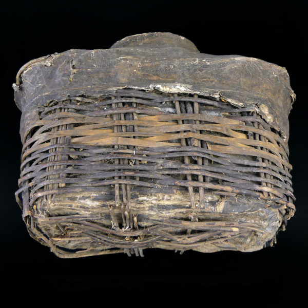 Panier à huile chinois ancien en vannerie d’osier tissus et argile (dessous 3/4)