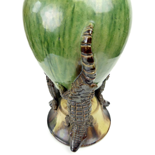 Vase aux crocodiles ancien en céramique verte et brune Art nouveau (détail)