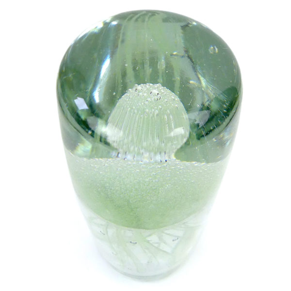 Sulfure méduse vert tendre en verre transparent cylindrique (dessus 3/4)