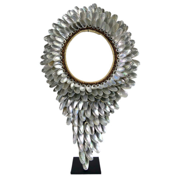 Grand plastron d'ormeaux papou exceptionnel sur pied Papouasie-Nouvelle-Guinée (face)