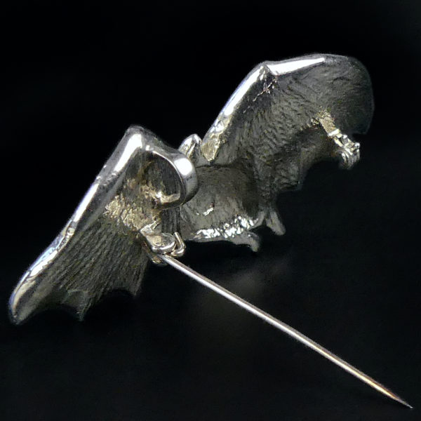 Broche pendentif chauve-souris en nacre et argent 925 Bijou fantaisie artisanal (3/4 dos)