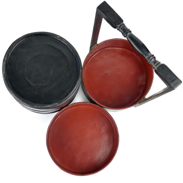 Jubako bento Myanmar ancien en bambou laqué rouge et noir Birmanie Mi-XXe (ouvert dessus)