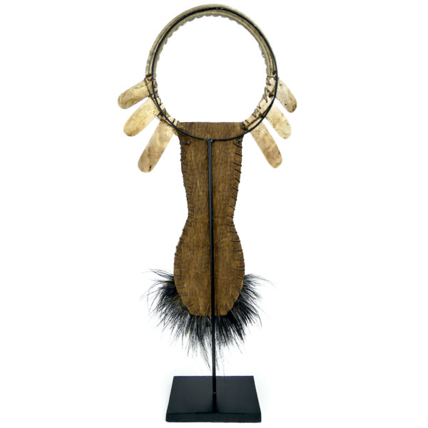 Grand plastron papou de cérémonie sur socle Papouasie-Nouvelle-Guinée (dos)