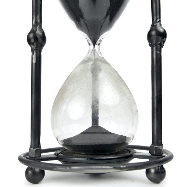Grand sablier ancien cage trépied en acier et verre (détail)
