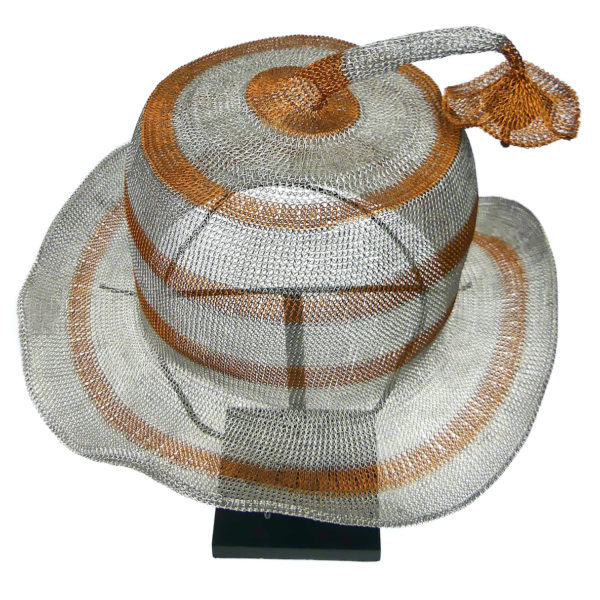 Chapeau Sumba tissé en fils d'argent et cuivre traditionnel Ikat Timor Indonésie (dessus 3/4)