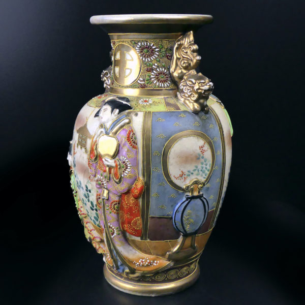 Pot Satsuma ancien aux lions gardiens dorés du clan Shimazu Début XXe (3/4)