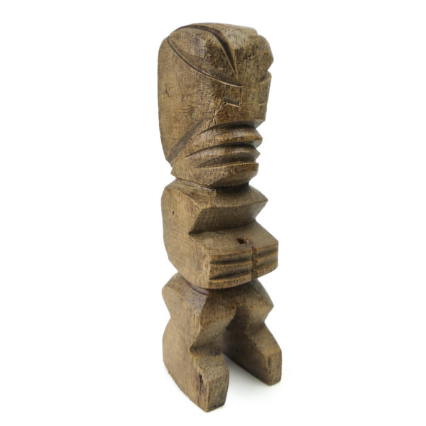 Famille de 4 tikis polynésiens sculptés en bois précieux Pacifique (tiki 2)
