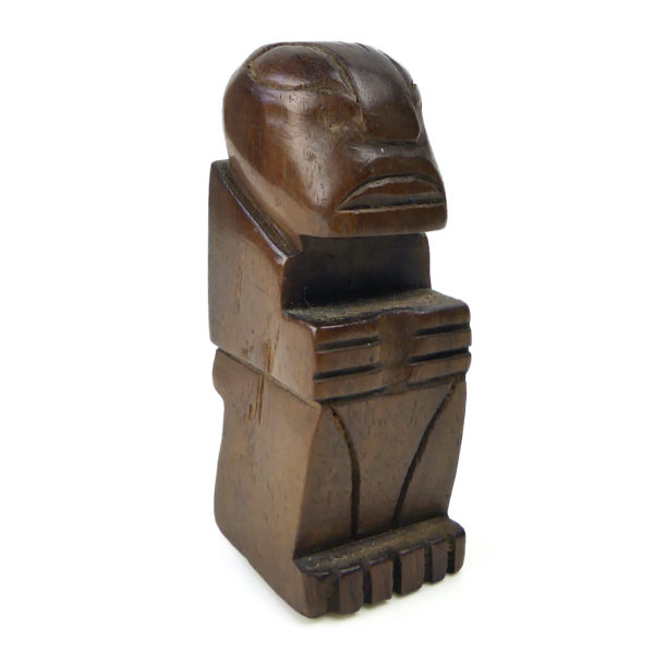 Famille de 4 tikis polynésiens sculptés en bois précieux Pacifique (tiki 1)