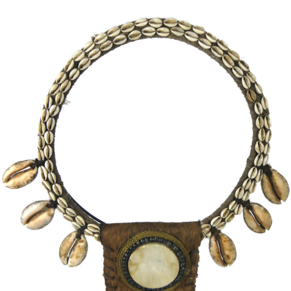 Grand plastron papou de cérémonie sur socle (détail)