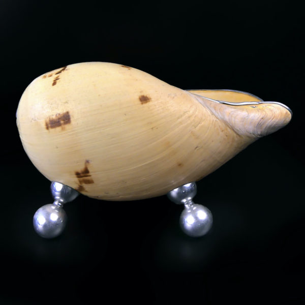 Grande coupe Melo Amphora sur 4 pieds ronds en aluminium Orfèvrerie (dos)