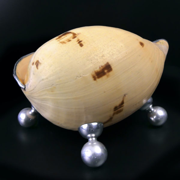 Grande coupe Melo Amphora sur 4 pieds ronds en aluminium Orfèvrerie (3/4 dos)