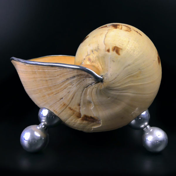 Grande coupe Melo Amphora sur 4 pieds ronds en aluminium Orfèvrerie (profil)