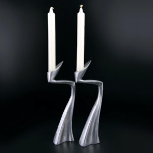 Deux chandeliers Swan en aluminium du designer britannique Matthew Hilton 80's (3/4)