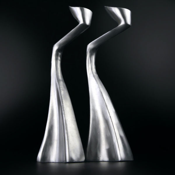 Deux chandeliers Swan en aluminium du designer britannique Matthew Hilton 80's (3/4)