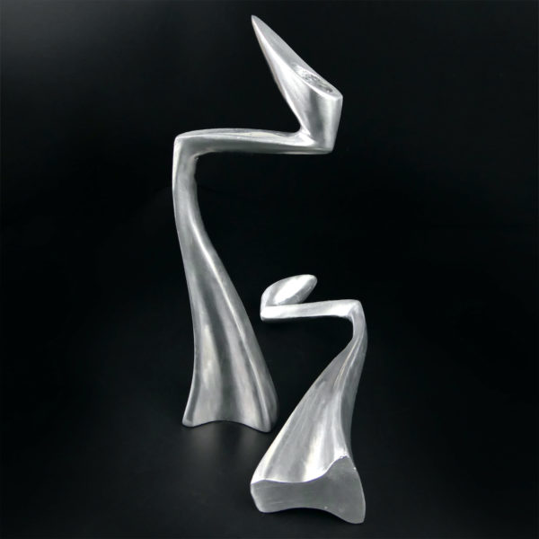 Deux chandeliers Swan en aluminium du designer britannique Matthew Hilton 80's (dessous)