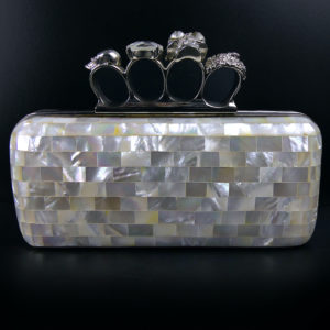 Mini sac à main Skulls en métal cuir cristal et nacre Sac de soirée Chic Rock Bad Girl (face)
