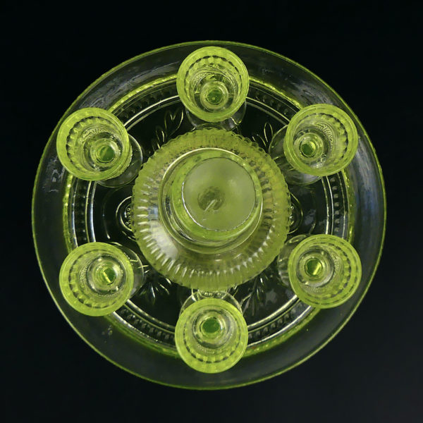 Petit service à liqueur en ouraline Verre fluorescent Mi-XXe France (dessus)