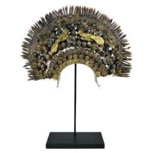 Couronne de mariée Suntiang Minangkabau ancienne sur socle noir Indonésie (face)