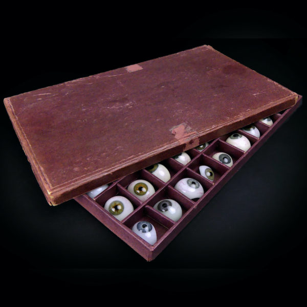 Coffret de 50 prothèses oculaires rares iris bleu et vert (3/4)