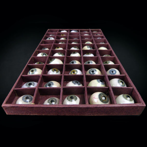 Coffret de 50 prothèses oculaires rares iris bleu et vert (3/4)