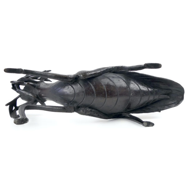 Mante religieuse gauche ancienne en bronze patiné Art Nouveau Bronze animalier (dessous)