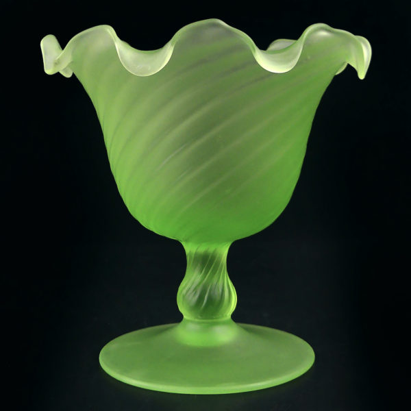 Petite coupe Corolle en ouraline Verre dépoli fluorescent Début XXe France (face)