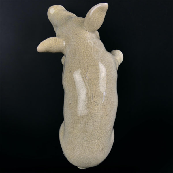 Cochon en céramique craquelée émaillée beige mascotte de boucherie années 50 (dessus)