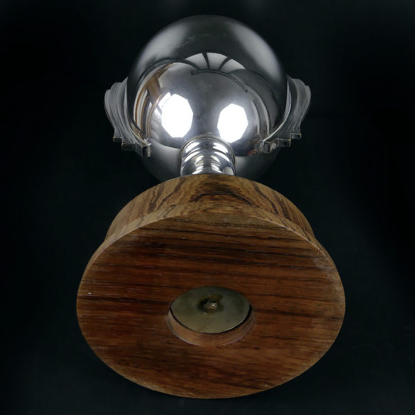 Coupe universitaire d’aviron Art déco en métal argenté et bois Phenix 1935 (dessous)