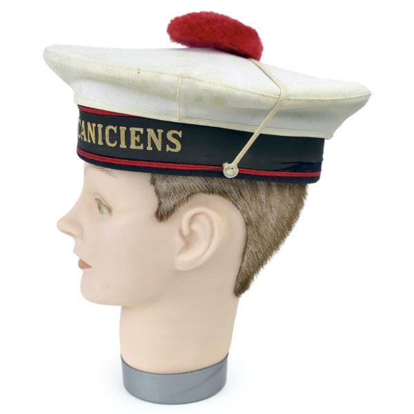 Bachi blanc vintage bonnet de marin sur tête à coiffer Marine nationale française (profil)