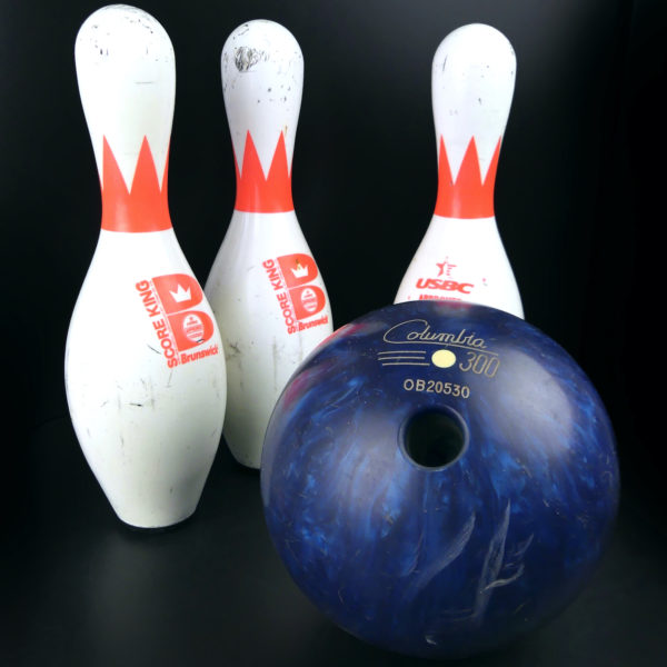 Boule et 3 quilles de bowling USBC vintage Accessoires de sport rétro 70’s USA (face)