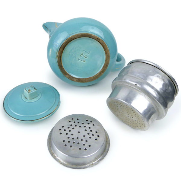 Cafetière grand-mère vintage en céramique bleu ciel or et aluminium Années 50 (détail)