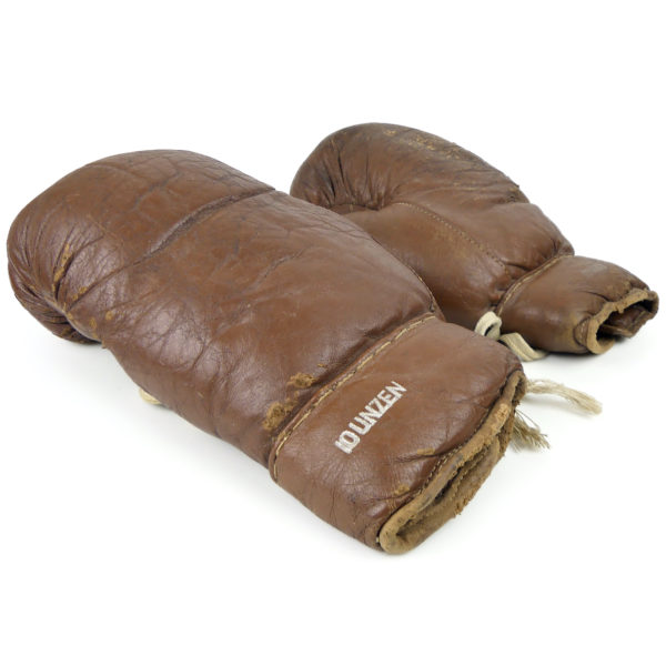 Gants de boxe vintage en cuir usé - Sport ancien - 10 UNZEN (3/4)