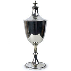 Ciboire anglais des années 20/30 en nickel plaqué argent Objet liturgique catholique (face)