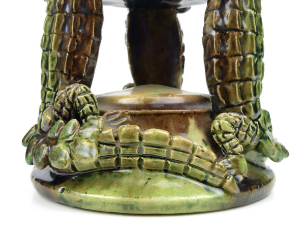 Vase aux crocodiles ancien signé en céramique verte et brune Art nouveau (détail)