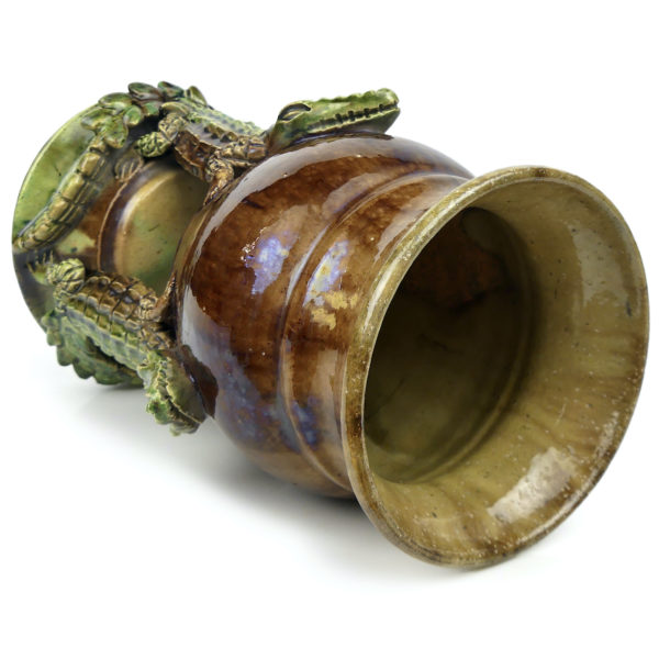 Vase aux crocodiles ancien signé en céramique verte et brune Art nouveau (dessus 3/4)