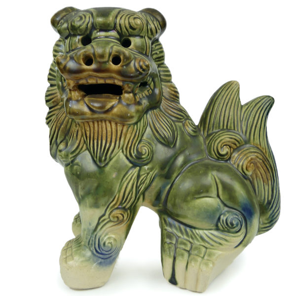 Paire de Shisa lions en porcelaine japonaise d’Okinawa Shi-Shi Période Shōwa (mâle)