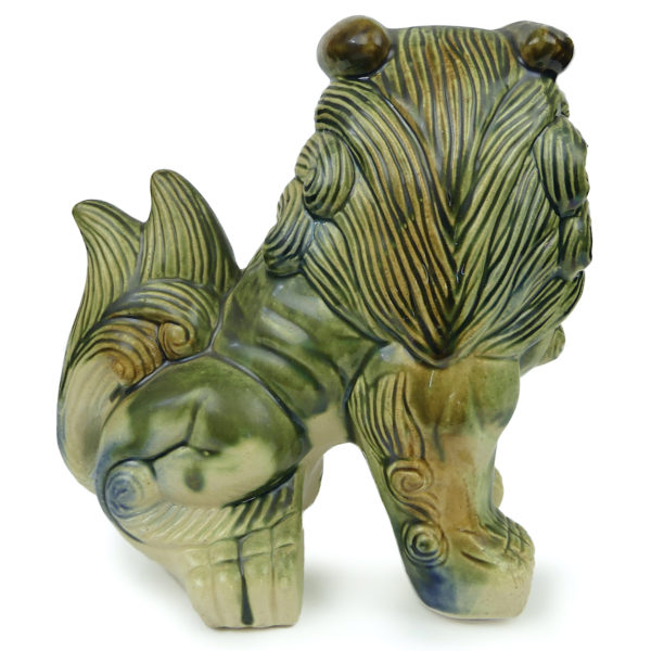 Paire de Shisa lions en porcelaine japonaise d’Okinawa Shi-Shi Période Shōwa (mâle dos)