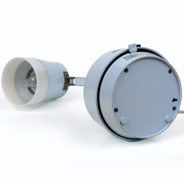 Lampe radio Space Age grandes ondes bleu ciel et acier des années 60 Italie (dessous 3/4)