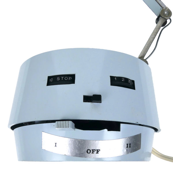 Lampe radio Space Age grandes ondes bleu ciel et acier des années 60 Italie (détail)