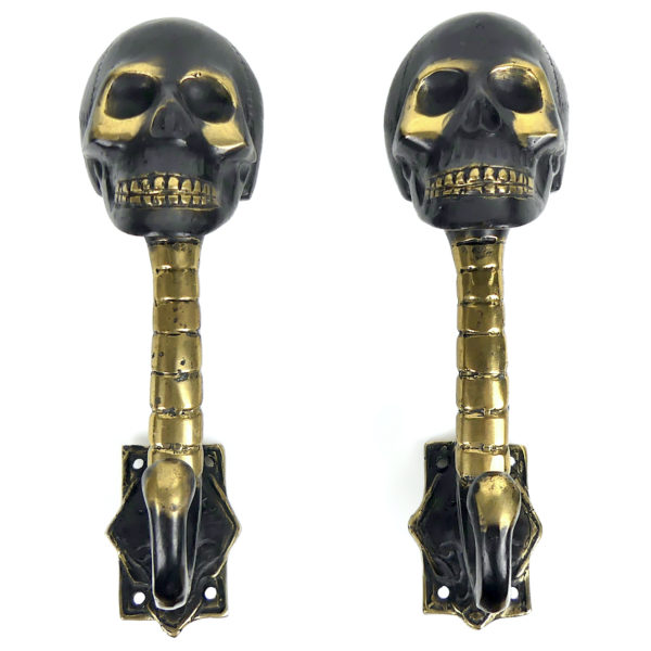 Deux patères Skull tête de mort et crochet en laiton à patine noir Curiosités (face)