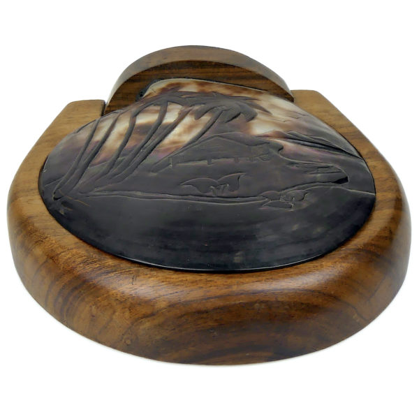 Boîte à bijoux polynésienne en coquille de nacre noire ciselée et bois de rose (devant)