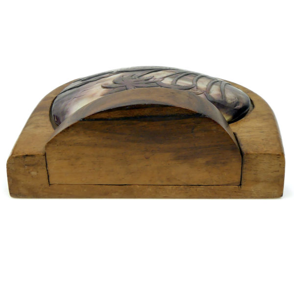 Boîte à bijoux polynésienne en coquille de nacre noire ciselée et bois de rose (dos)