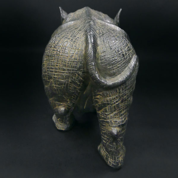 Grand rhinocéros noir en céramique à belle patine Sculpture animalière (dos)